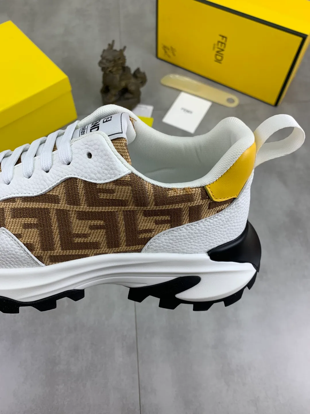 ​Men's shoes 💰P440 💰【New】Little monster 🆘 New FENDI 🕶️🕶️Simple routing effect, showing an elegant and cool driving shoe 🎬Using imported calfskin + first-layer pigskin lining🐂Excellent material🎬Detailed workmanship 🤗Comfortable foot feel➰➰. ​Pair it with any outfit to show your taste and temperament, low-key luxury ♻️Design ​simple and elegant ​noble and fashionable 🍃​Very loved and favored by trendy men 💓❤️Size: 38-44 (45 customized) 3️⃣ colors available